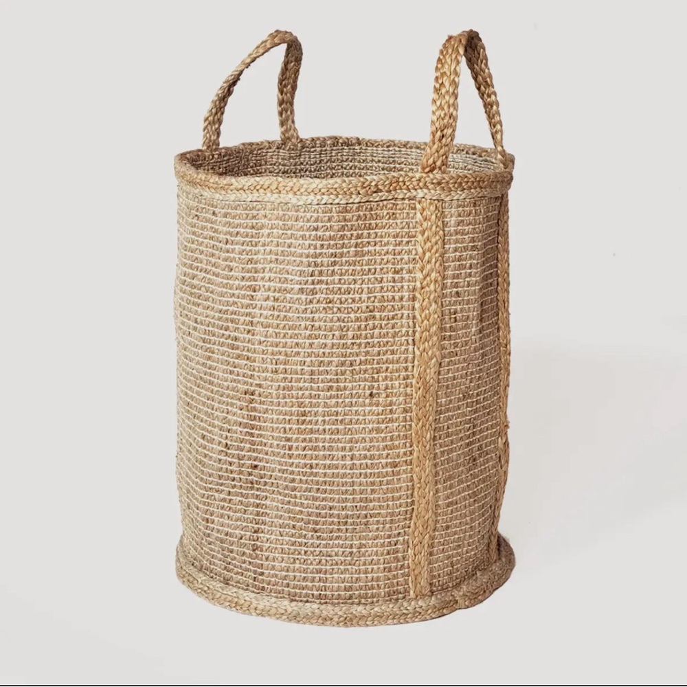 LARGE WOVEN HAMPER